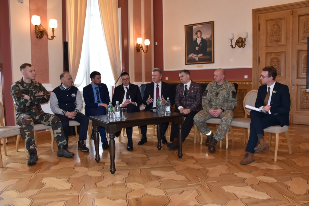 Apskritojo stalo diskusija apie pilietiškumo ugdymo svarbą