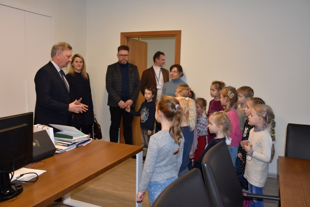 Mažieji svečiai domėjosi mero Audriaus Klišonio ir vicemero Žydrūno Purauskio darbu