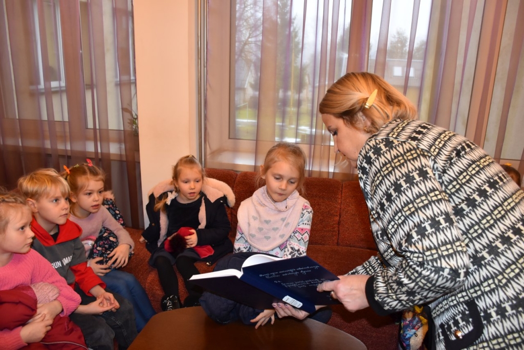 Vaikus sudomino knygos, kuriose – įrašai apie jų gimimą
