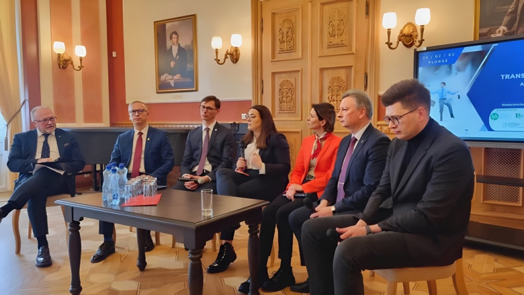 Konferencijos pabaigoje suorganizuota apskritojo stalo diskusija