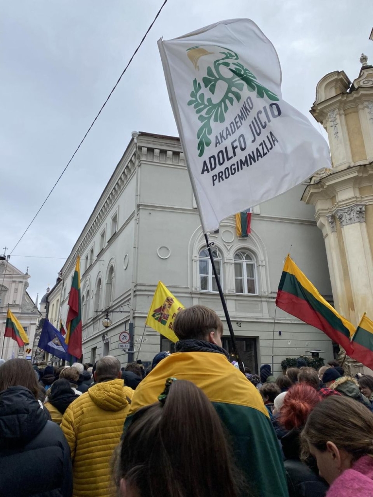 Vilniuje. Lietuvos mokyklų jaunimo eisena „Lietuvos valstybės keliu“.