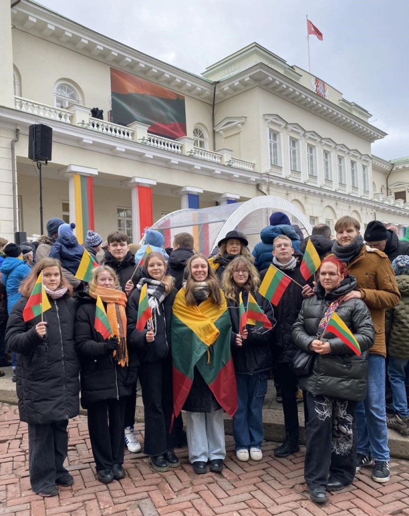 Vilniuje. Lietuvos mokyklų jaunimo eisena „Lietuvos valstybės keliu“.