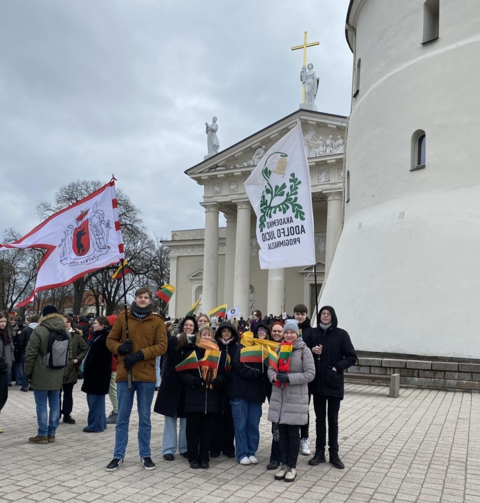 Vilniuje. Lietuvos mokyklų jaunimo eisena „Lietuvos valstybės keliu“.