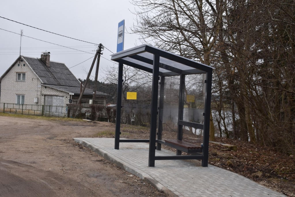 Naujas autobusų laukimo paviljonas J. Pabėžos g., soduose