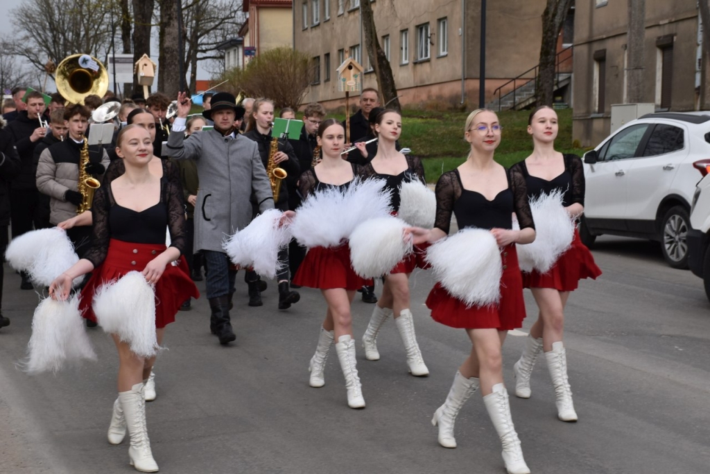 Dalyvių eisena į Senamiesčio aikštę
