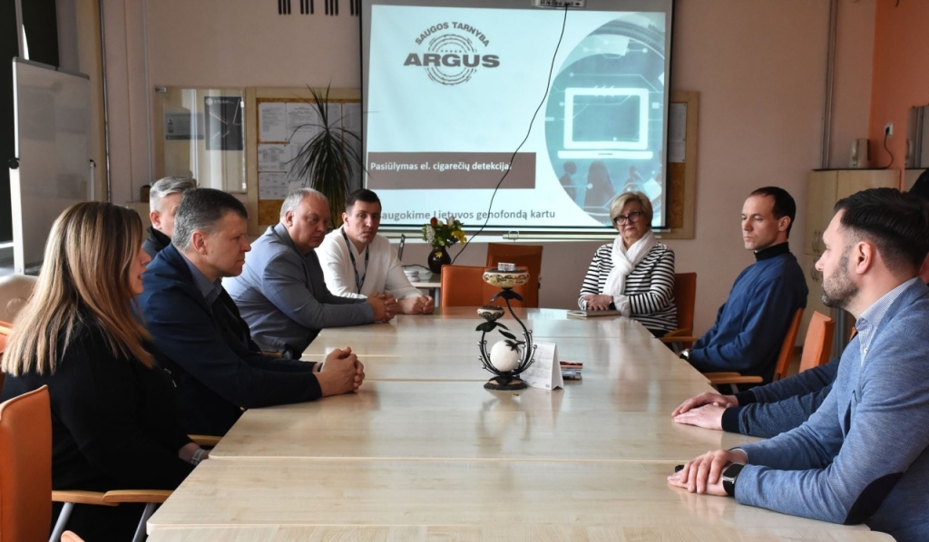 Mokyklos atstovai apibūdino situaciją Senamiesčio mokykloje