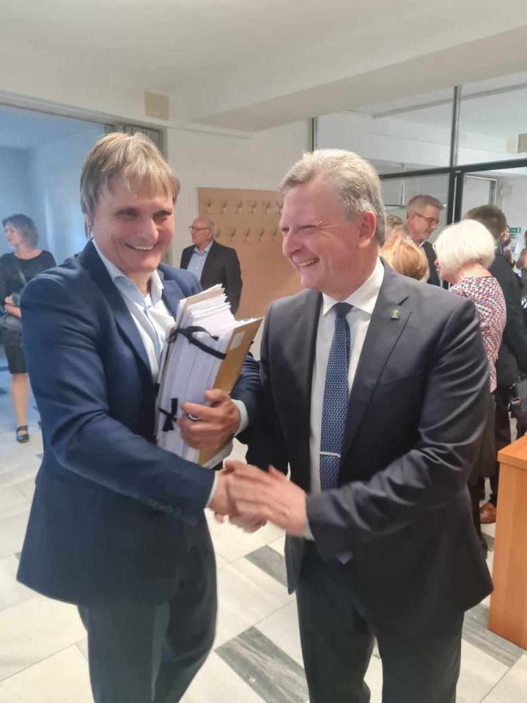 Geros nuotaikos nestokojo Plungės rajono savivaldybės meras Audrius Klišonis ir Brutalio meras Martin Henč