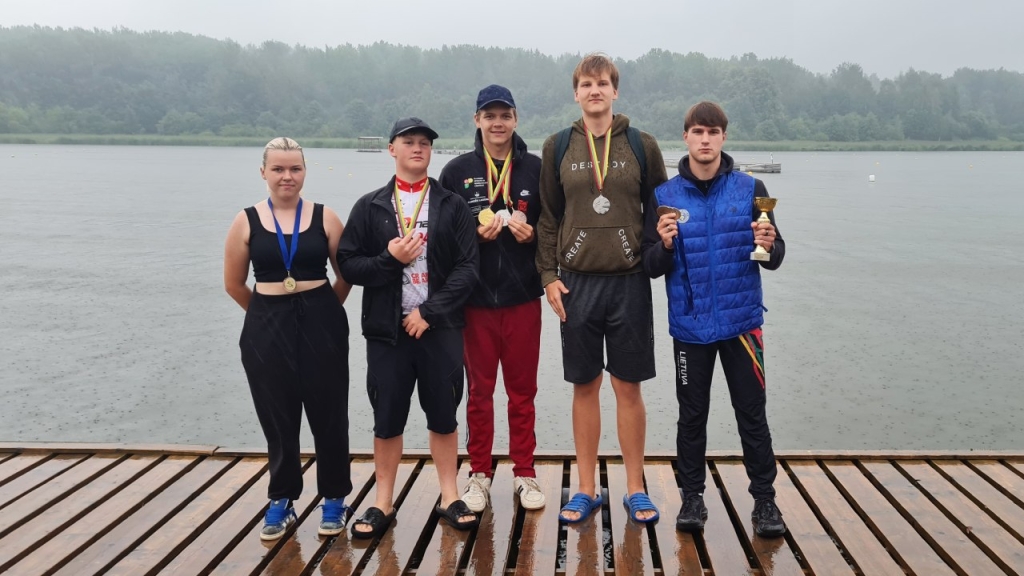 Iš kairės: Mantvilė Mačernytė, Mantas Gudauskas, Benas Rupeika, Nojus Stropus ir Mantas Skarulskis