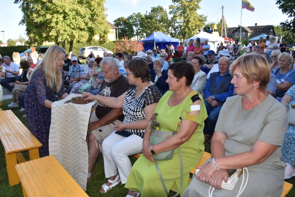 Visi pavaišinti šių metų derliaus duona