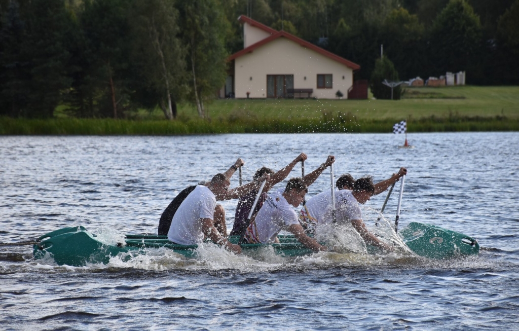 Virvių traukimas katamaranais