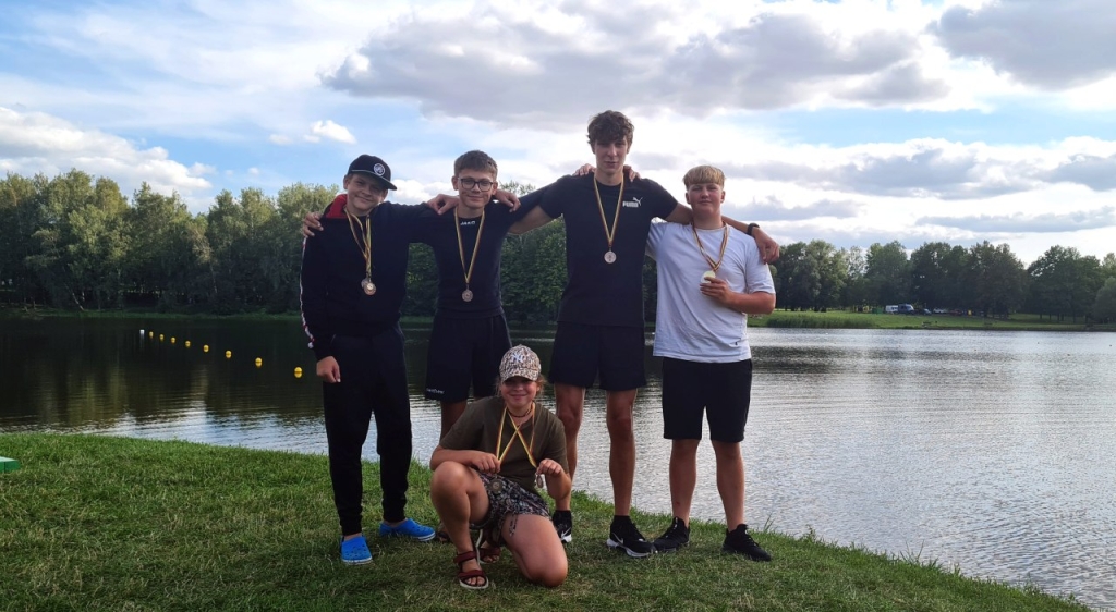 Iš kairės Romas Rupeika, Aron Kuptz, Jokūbas Vaitkus, Mantas Gudauskas, tupi Eimilė Baumilaitė