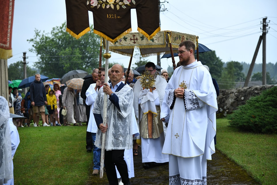 Atlaidų procesija