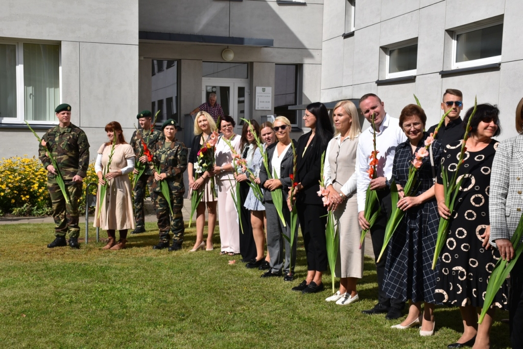 Svečiams ir mokyklos bendruomenei pristatytas pedagogų kolektyvas