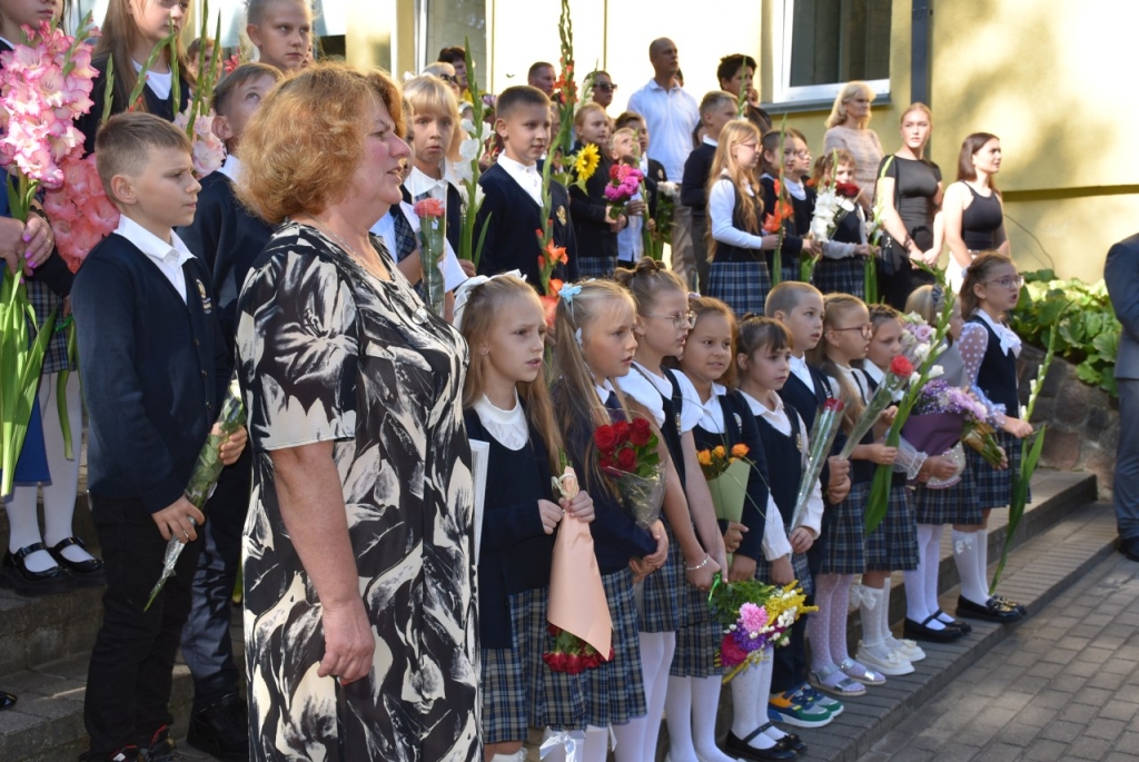 Šventė mokyklose pradėta giedant „Tautišką giesmę“