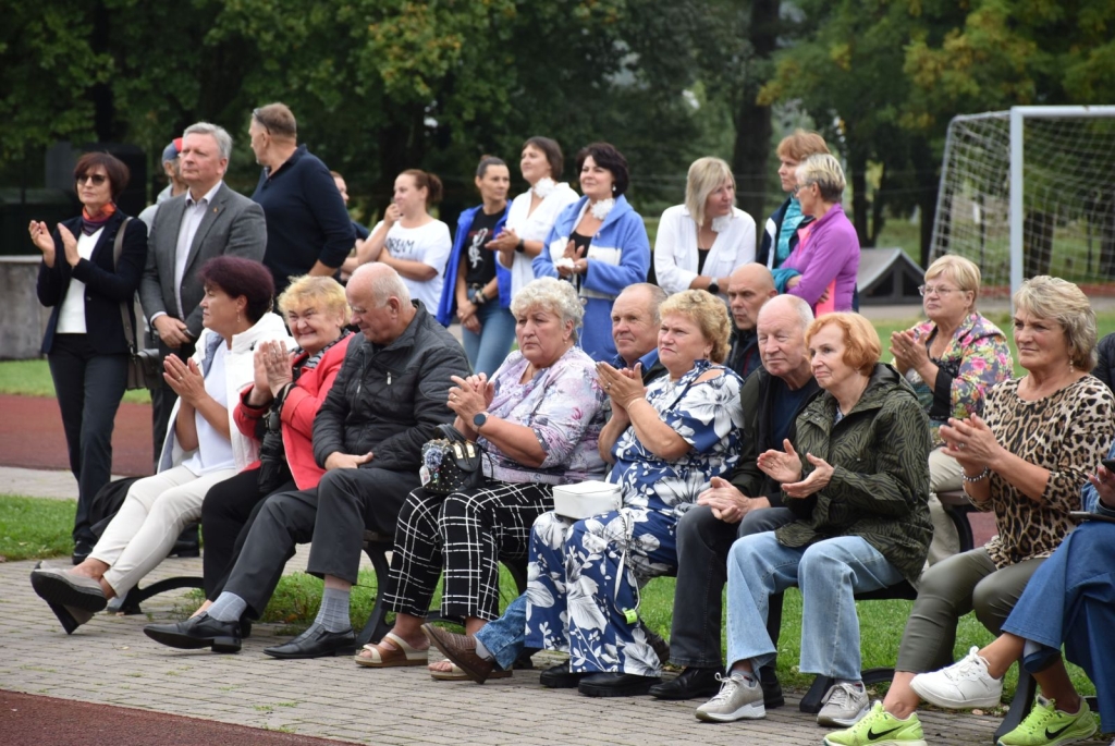 Varkališkius džiugino sveikinimai, dainos, šokiai