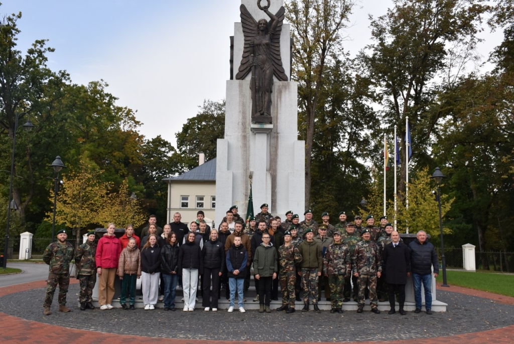 Šauliai prie Laisvės paminklo