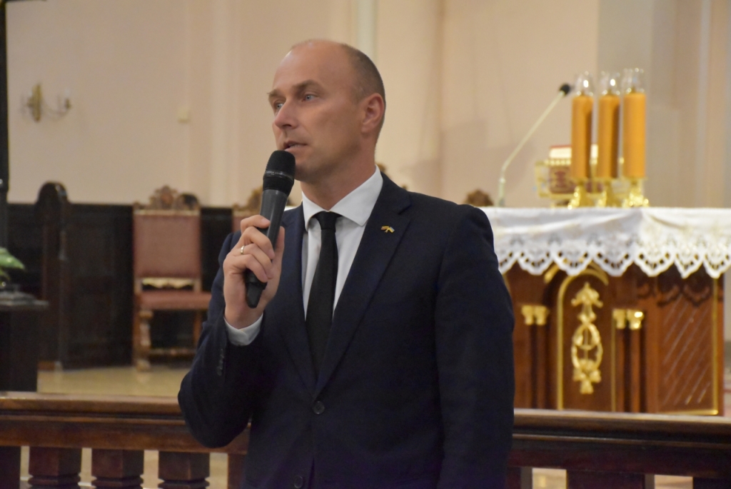 Sveikina Savivaldybės administracijos direktorius Dalius Pečiulis