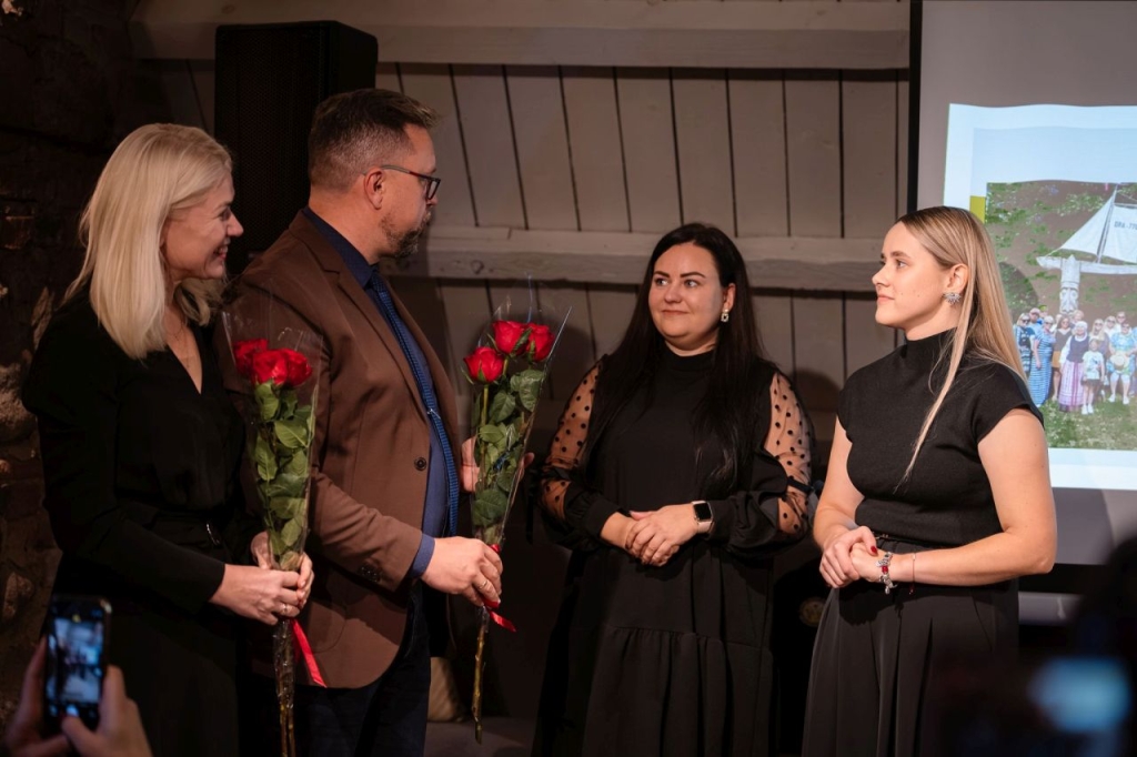 Žanetos Vaitkuvienės ir Žydrūno Purauskio sveikinimai VVG darbuotojoms Erikai Šimkienei ir Aistei Šeršniovaitei
