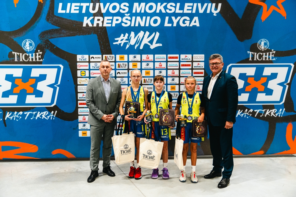 U-14 mergaičių amžiaus grupėje trečiąją vietą užėmė Plungės SRC-I komanda.