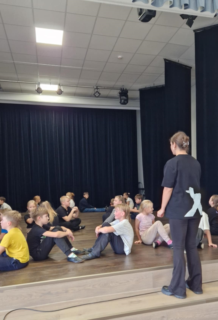 Plungės akademiko Adolfo Jucio progimnazijos mokytojai aktyviai įsitraukė į teatrines konsultacijas