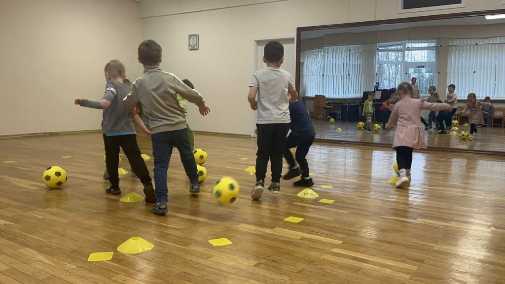 Plungės lopšelis-darželis „Rūtelė“ 2024 m. lapkritį įsitraukė į Lietuvos futbolo federacijos inicijuotą projektą „Ženkime į futbolo stadioną kartu“