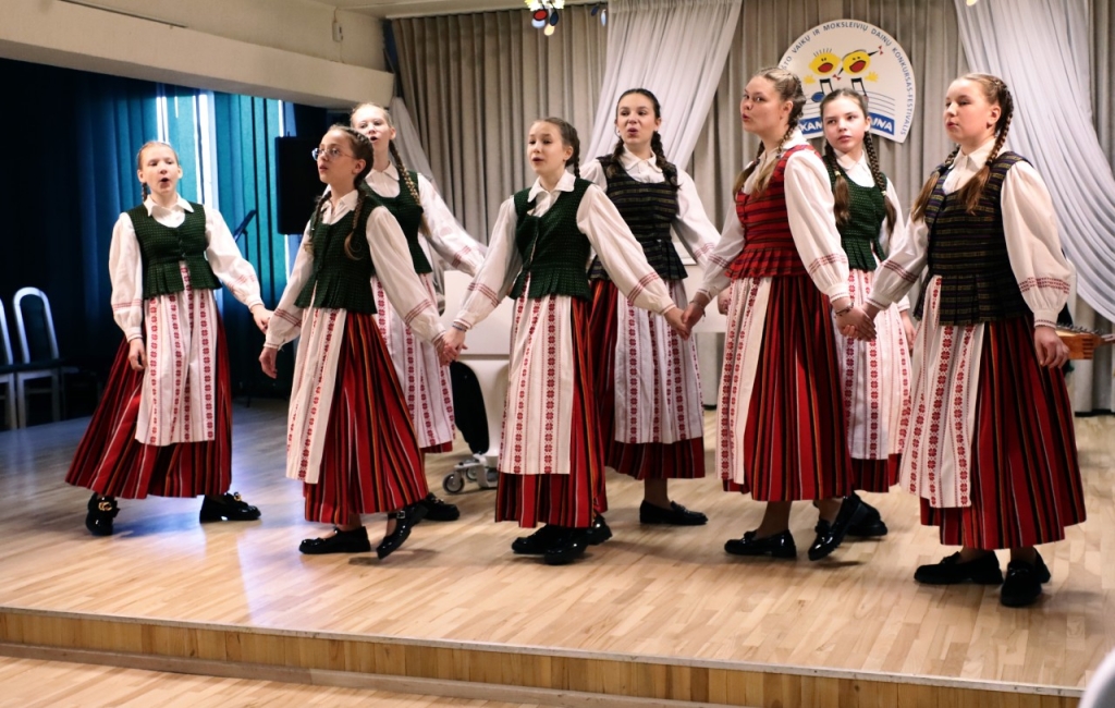 Mergaičių ansamblis (mokyt. Irena Bakanauskienė)