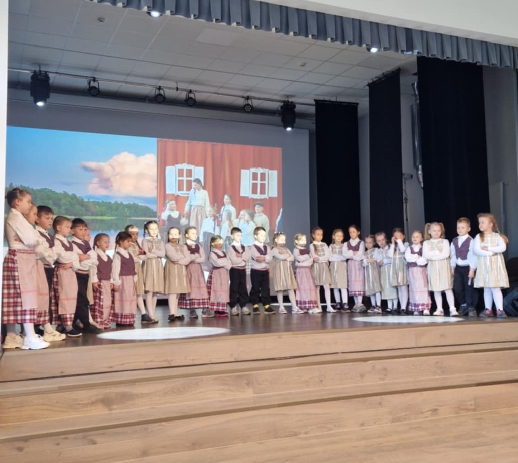 Lietuvių liaudies dainos šventė „Skomb mondrės dainas Žemaitijuo“. 