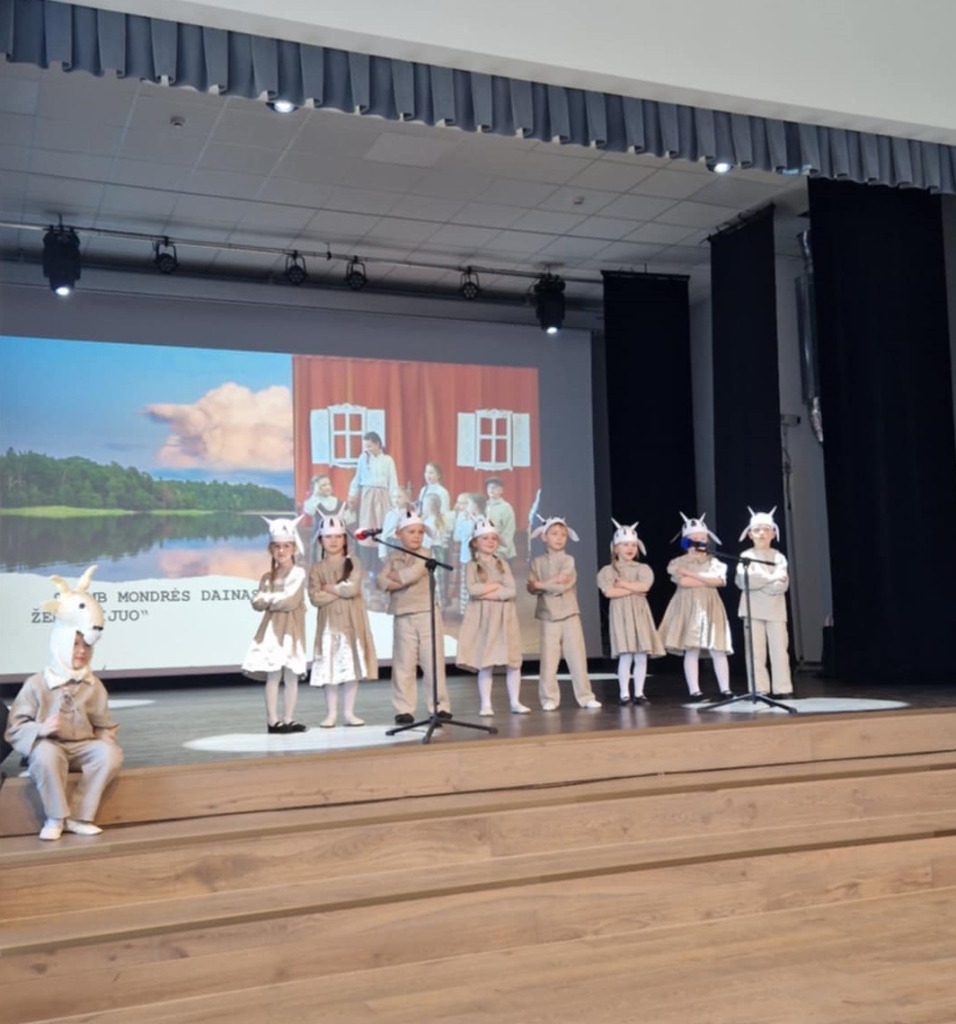 Lietuvių liaudies dainos šventė „Skomb mondrės dainas Žemaitijuo“. 