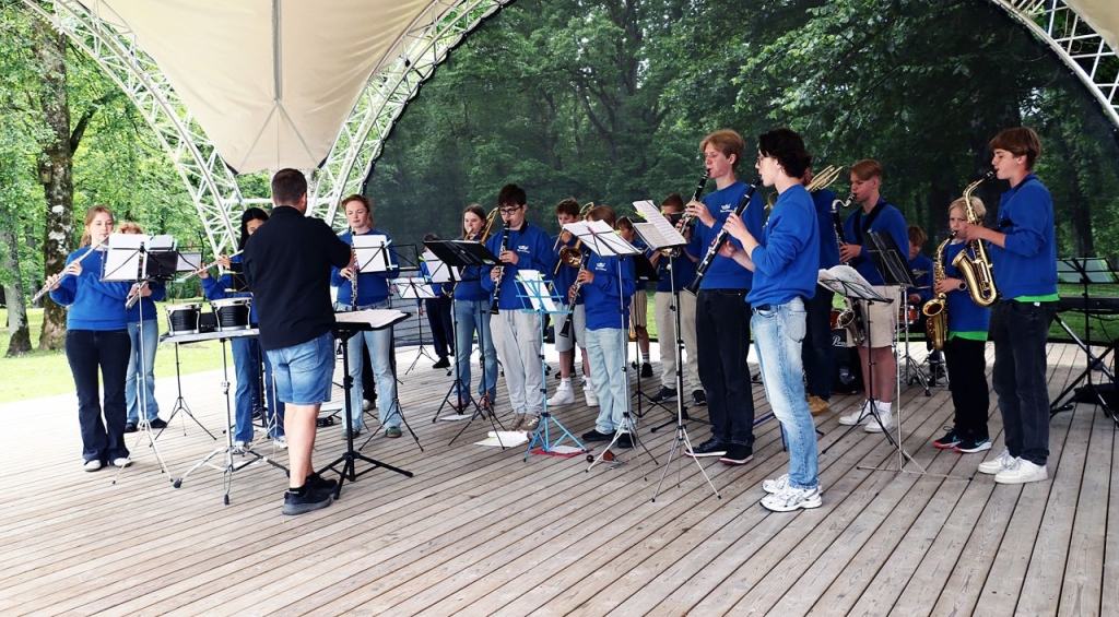 Svečiuose Plungėje Norvegijos muzikos mokyklos (Såner skolekorps) orkestras. 