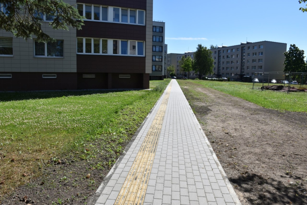 Atnaujintas pėsčiųjų takas V. Mačernio g.