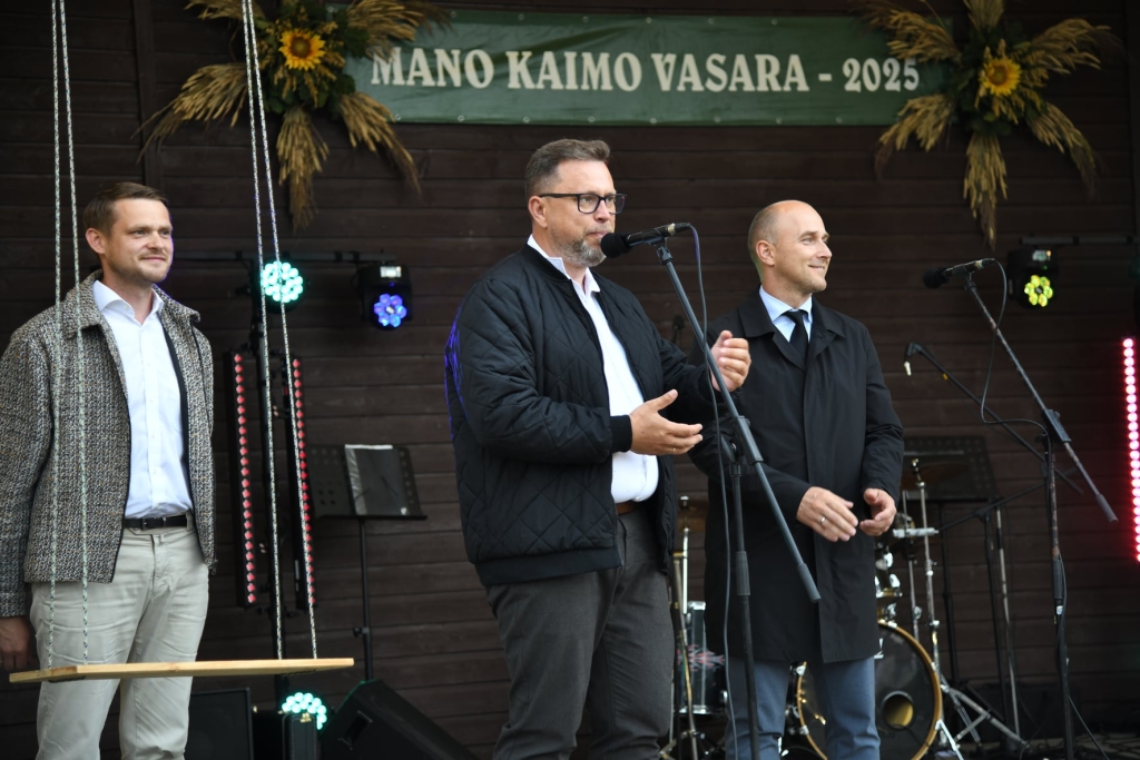 Susirinkusiuosius pasveikino seniūnas Robertas Lukauskis, vicemeras Žydrūnas Purauskis ir direktorius Dalius Pečiulis