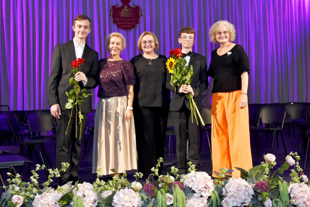 Iš dešinės Matas Stabingis, Daiva Šimkienė, Rita Urniežienė, Mindaugas Girdenis, Judita Stankutė
