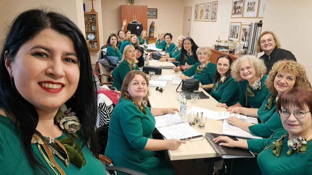 Choristės rengiasi koncertui