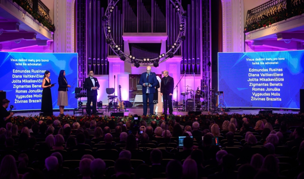 Iškilmingame Lietuvos advokatūros renginyje pagerbti septyni Lietuvos advokatūros bendruomenės nariai, kurie visus dešimt metų dalyvauja Lietuvos advokatūros ir Lietuvos Carito socialinėje akcijoje