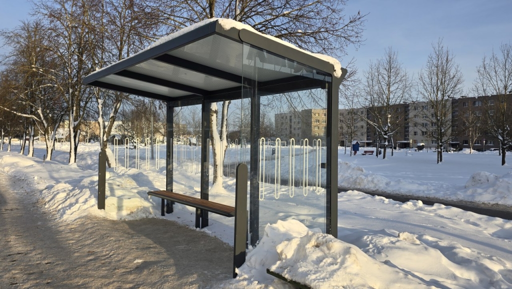 Autobuso laukimo stotelė J. Tumo-Vaižganto gatvėje