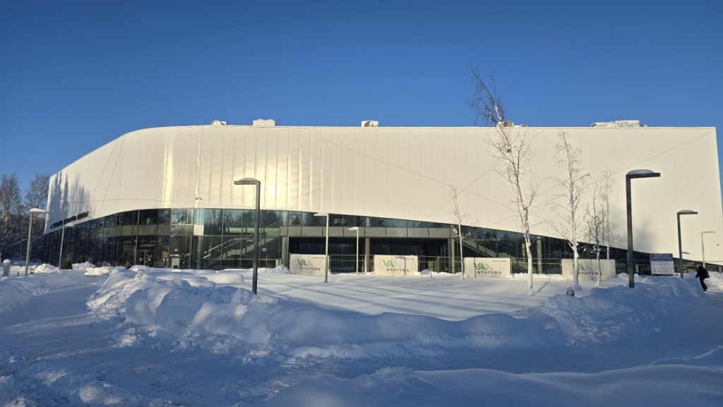 Plungės sporto arena žiemą