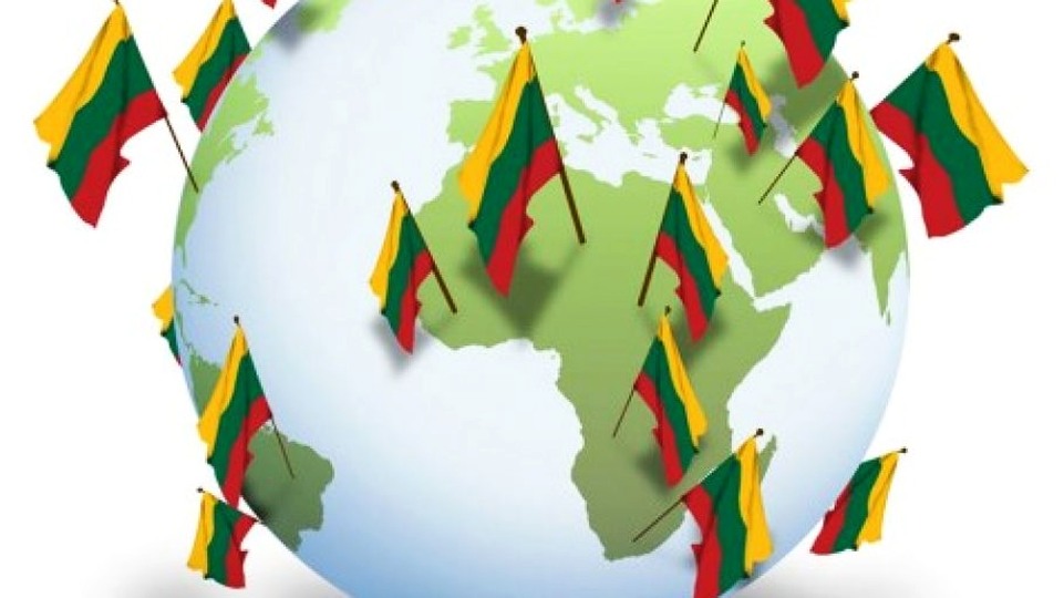 Gaublys su Lietuvos vėliavomis