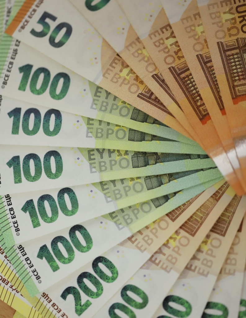 Eurų banknotai, išdėstyti vėduoklės pavidalu