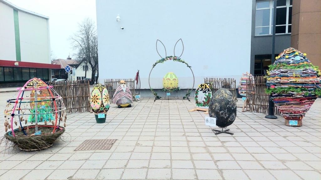 Margučių alėja prie Plungės kultūros centro