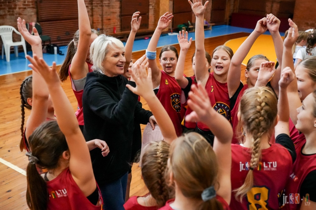 Edita Lapienė su auklėtinėmis