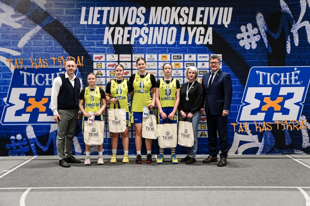 Edita Lapienė su auklėtinėmis MKL finale