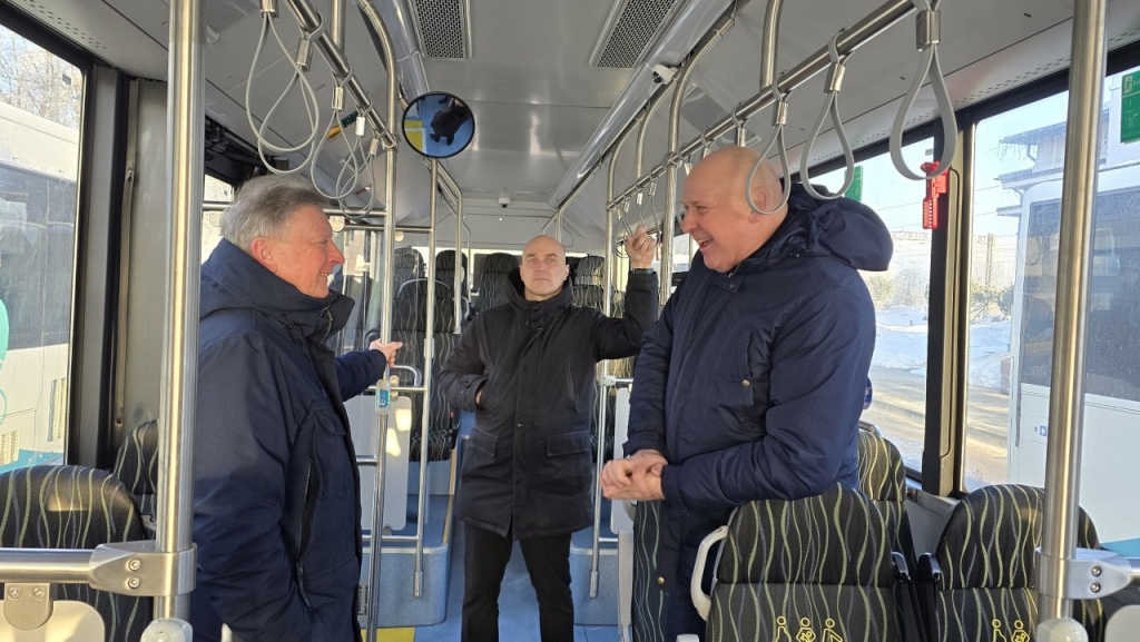 Savivaldybės meras Audrius Klišonis, Administracijos direktorius Dalius Pečiulis ir įmonės vadovas Gintas Orda