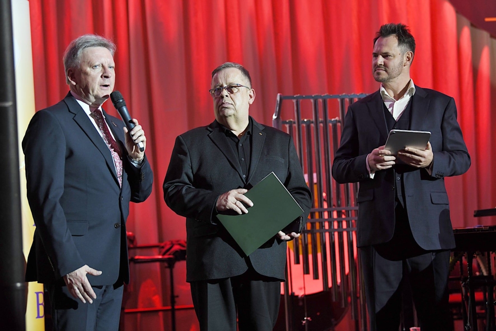 Iš kairės: Savivaldybės meras Audrius Klišonis, kultūros centro direktorius Romas Matulis, renginio vedėjas Richardas Jonaitis