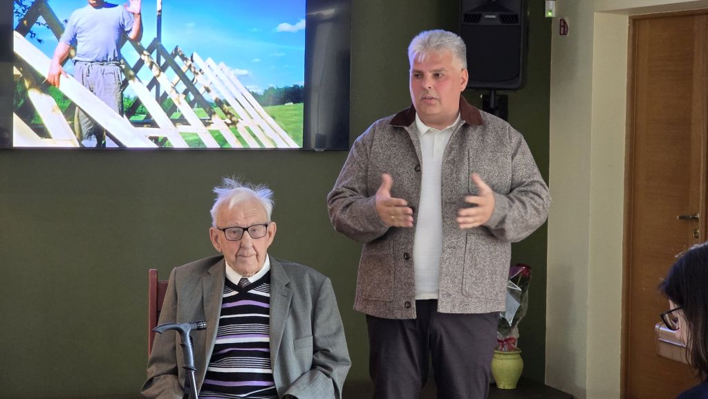 Mykolą Pronckų sveikina sūnus Mykolas